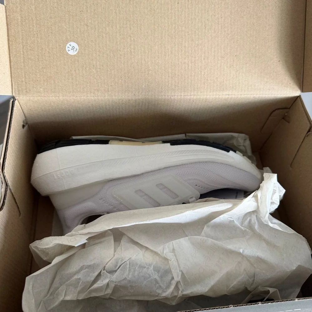 NIB Adidas Ultraboost Light W Women White Running Shoes GY9352 Size 5.5